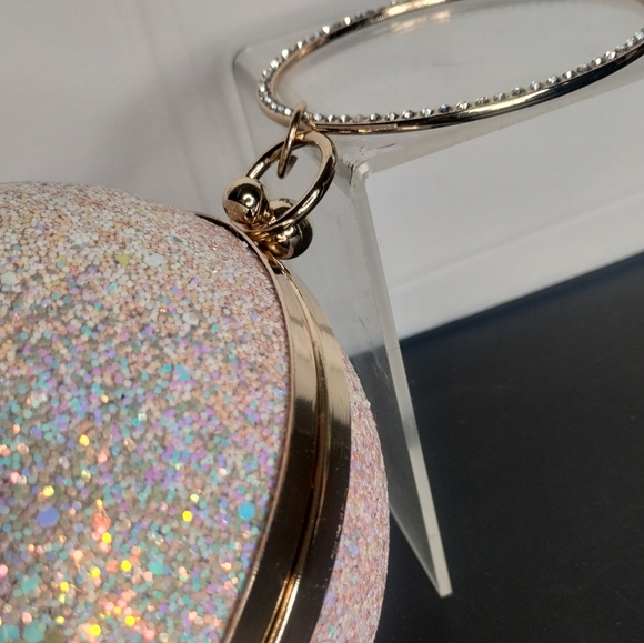 *NWT* Round Pink Glitter Wristlet, rhinestone handle - Picture 3 of 5